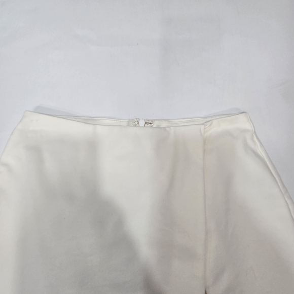 Superdown Alyssa Wrap Skort in White - Picture 4 of 10